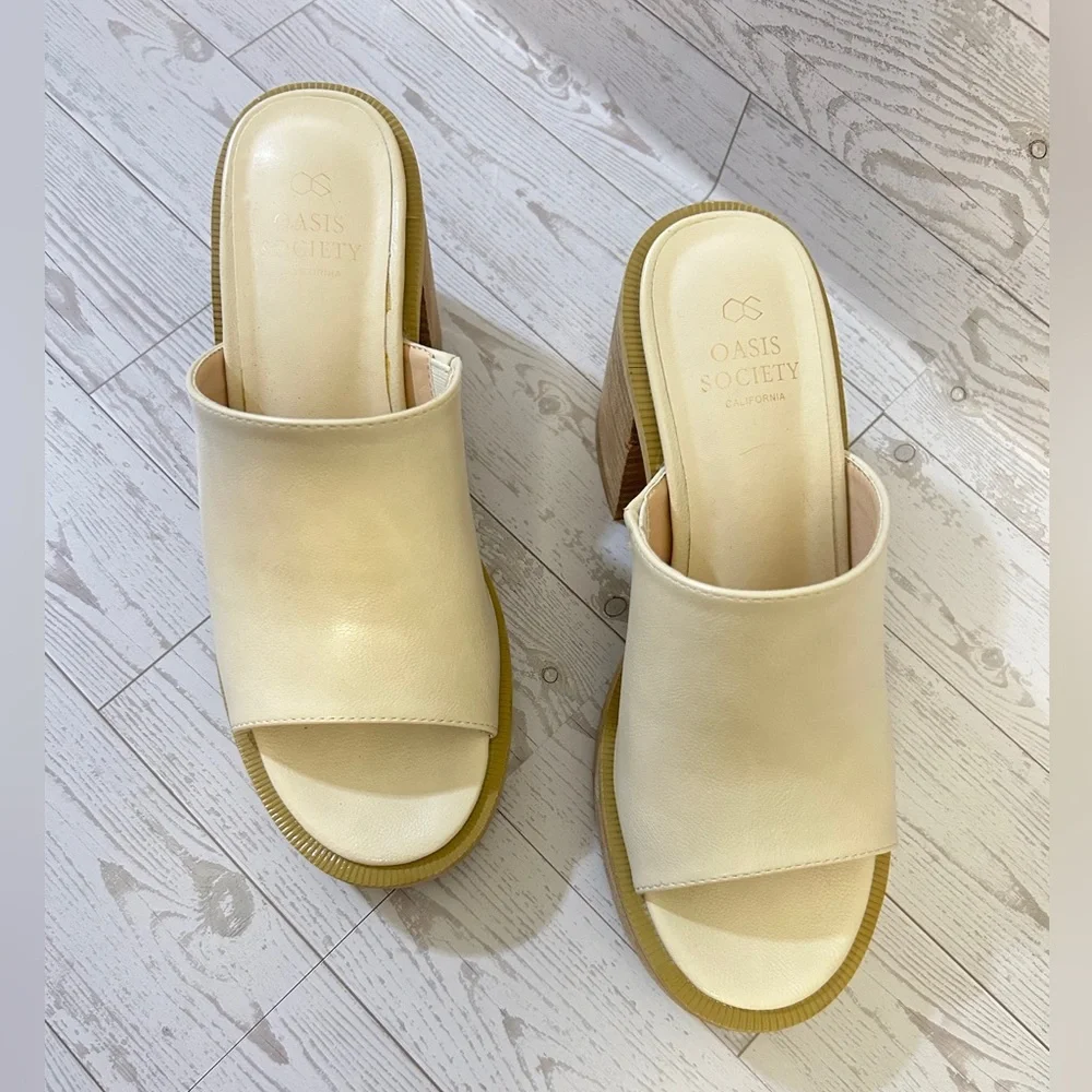 Elegant Cream Heeled Mules - Picture 2 of 11